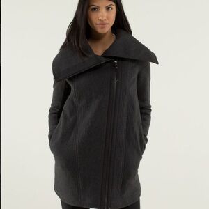 Lululemon Virasana Blanket Wrap Size 4 in Heathered Black